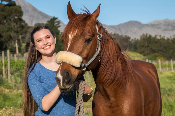 Teenage Girl Standing Her Chestnut Arab Horse Looking Camera Smiling — Stock Photo, Image