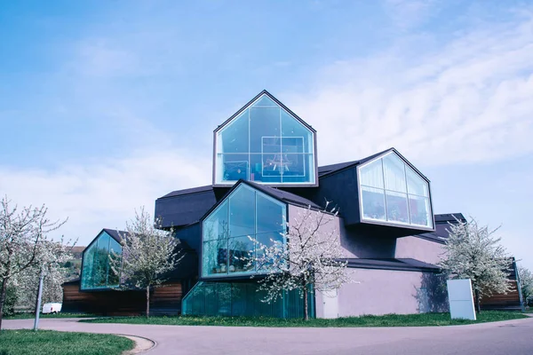 Weil am Rhein, Deutschland - April 2018: vitra house building. — Stockfoto