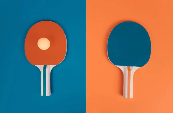 테이블 테니스 또는 핑 탁구 라켓과 공. — 스톡 사진