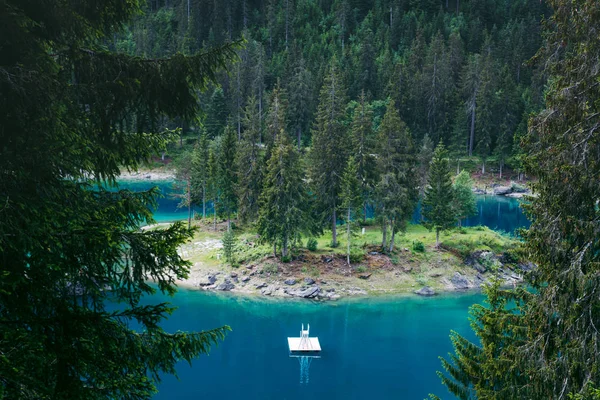 Lago Caumasee cerca de Flims, Suiza . — Foto de Stock