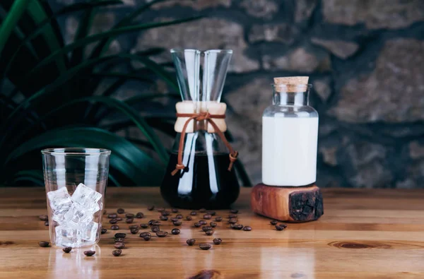 Cold brew iced coffee in glass and coffee beans. — Stock Photo, Image