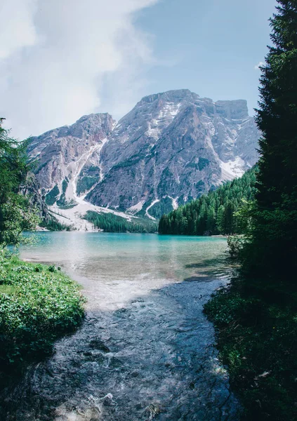 Karersee 호수는 Dolomites에 산의 반사와. — 스톡 사진