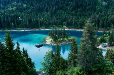 Caumasee göl kenarında Flims, İsviçre.