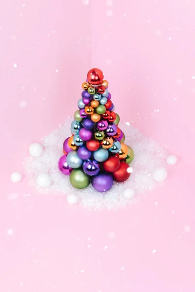 Kerstboom Gemaakt Van Roze Decoratie Roze Achtergrond Xmas Vakantie Concept — Stockfoto