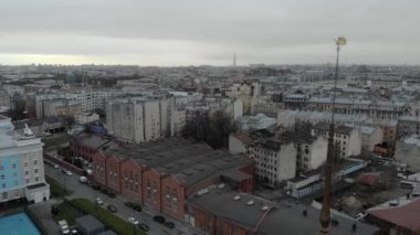 St. Petersburg şehri üzerinde uçan bir quadrocopter'dan ateş edildi. Antik mimari, kilise
