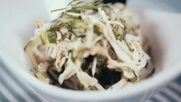 Diferentes ensaladas sabrosas en hermosos platos whiye — Vídeos de Stock