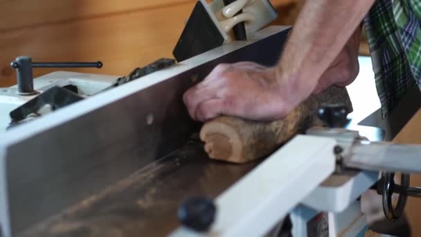 Sierra de mesa electrónica de la máquina, acero cortado agudo del metal — Vídeos de Stock