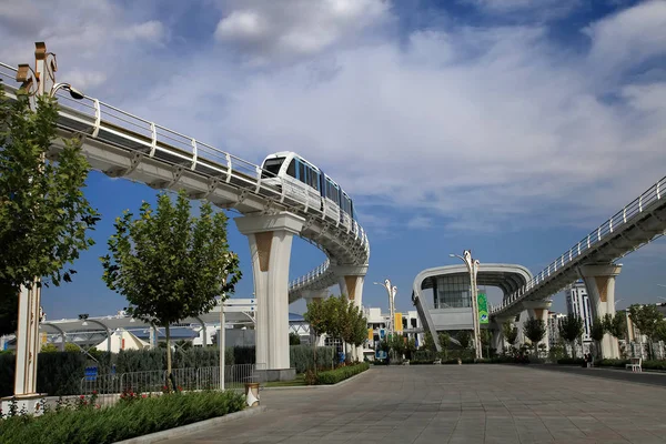 Asjchabad Turkmenistan September 2017 Modern Arkitektur Asjchabad Med Monorail Asjchabad — Stockfoto