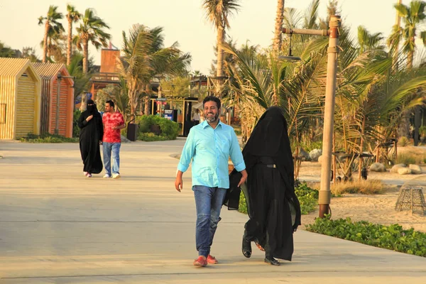 Mer Dubaï Émirats Arabes Unis Mai 2018 Couple Souriant Une — Photo