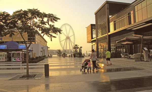 Dubai Förenade Arabemiraten Maj 2018 Dubai Marinas Strandpromenad Vid Solnedgången — Stockfoto