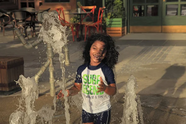 Mer Dubai Uae Mai 2018 Das Kind Spielt Brunnen Ist — Stockfoto
