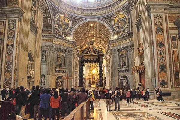 Roma Itália Abril 2016 Turistas Visitam Basílica São Pedro Vaticano — Fotografia de Stock