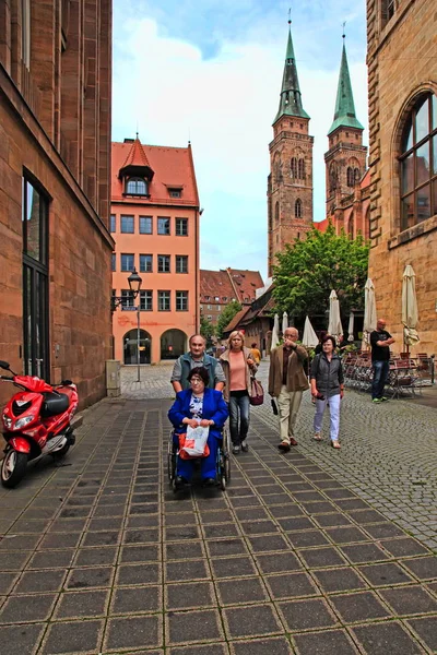Nurnberg Germany July 2014 Tourists Wheelchairs Central Part Nuremberg Bavaria — Stock Photo, Image