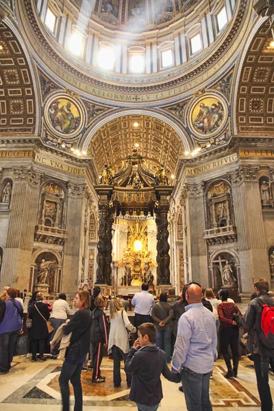 Roma Talya Nisan 2016 Peter Bazilikası Vatikan Turist Ziyaret Ediyor — Stok fotoğraf