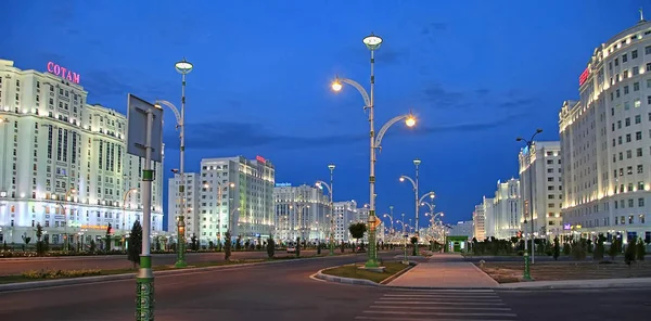 Ashgabad Turkmenistán Octubre 2017 Vista Nocturna Del Nuevo Bulevar Octubre —  Fotos de Stock