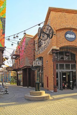 Dubai, Birleşik Arap Emirlikleri - 06 Mayıs 2018 La Mer: alışveriş ve Jumeirah restoranlarda batımında yeni sahil bölgesi. Dubai, Birleşik Arap Emirlikleri La Mer. -06 Mayıs 2018 .  