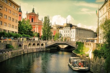 Ljubljana, Slovenya - 28 Temmuz 2017: Eski kasaba setin Ljubljana. Ljubljana iş ve ülkenin Kültür Merkezi..