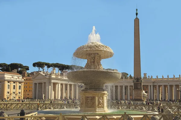 意大利罗马-2016 年 4 月 10 日︰ 圣伯多禄广场 （梵蒂冈，罗马 — 图库照片