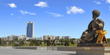 Aşgabat, Türkmenistan - Turk tarihi figürler için anıtları