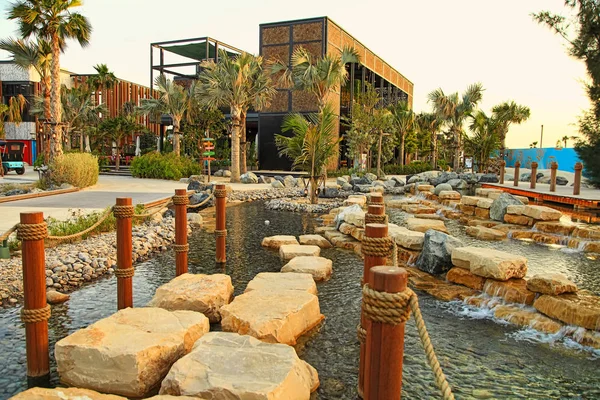 Dubai, Birleşik Arap Emirlikleri - 06 Mayıs 2018 La Mer: La Mer gün batımında. Bu bir