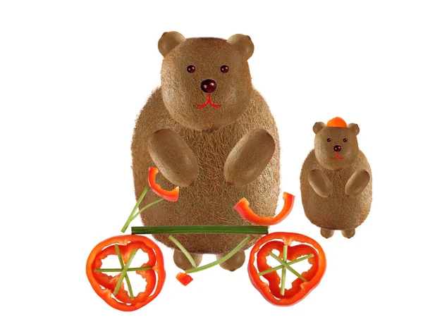 Zdrowe odżywianie. Śmieszne małe zwierzęta z rowerem wykonane z ow — Zdjęcie stockowe