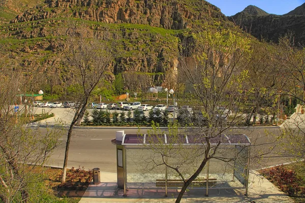 Turkmenistan, Village Gorge - March 23, 2019: bus stop and parki — Stock Photo, Image