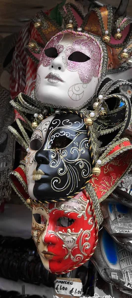 Традиційна венеціанська маска. Венеціанська маска - традиційна жінка. — стокове фото