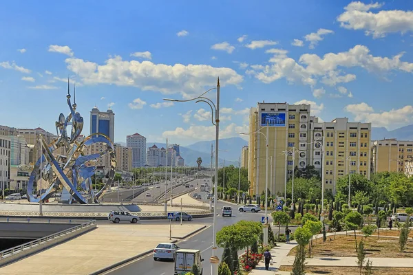 Ashgabat, Turkmenistan-maj 02, 2019: monumentet kallas "E — Stockfoto