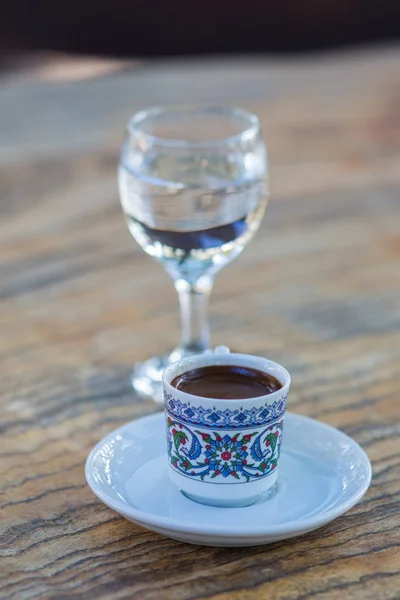 bir up siyah kahve ve temiz su