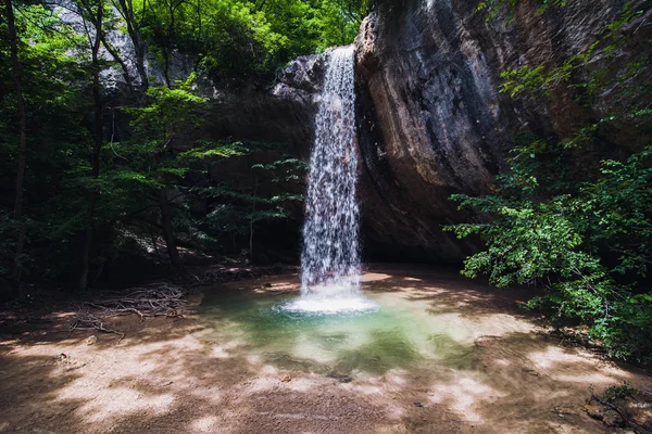 kayalar taşkın dan güzel yüksek düşen şelale