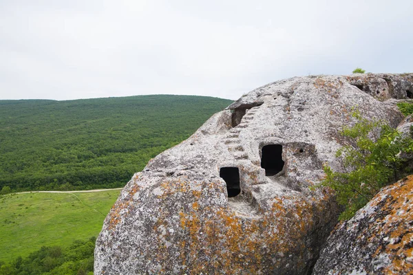 kaya bir eski mağara şehir kalıntıları taş adımları