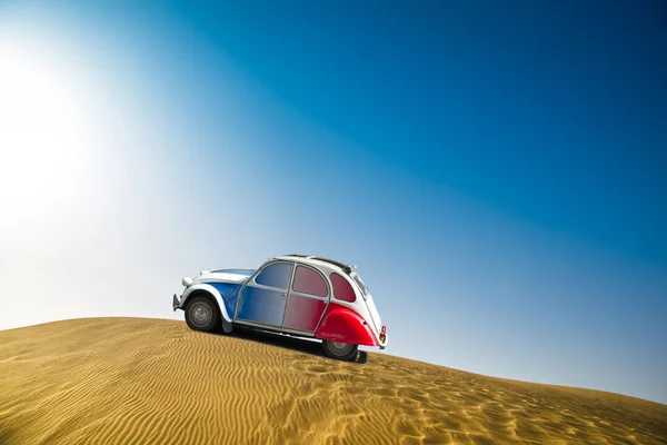 Carro Velho Que Viaja Dunas — Fotografia de Stock