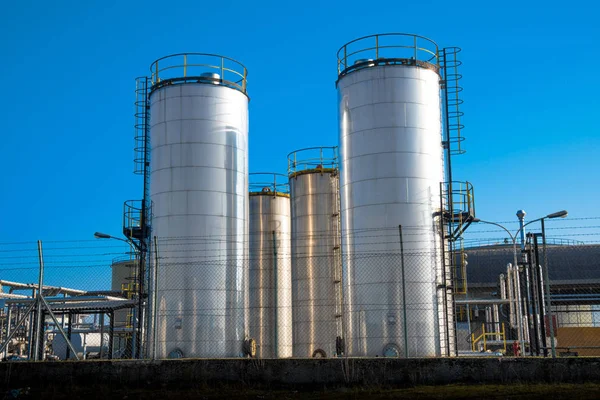 Silos Metálicos Uma Instalação Química — Fotografia de Stock