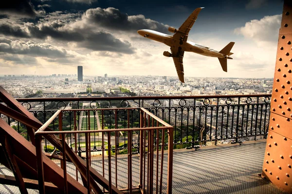 Вид Парижа Вершины Эйфелевой Башни Самолетом — стоковое фото