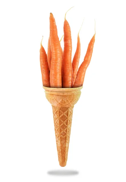 美味的冰淇淋锥与胡萝卜口味 — 图库照片