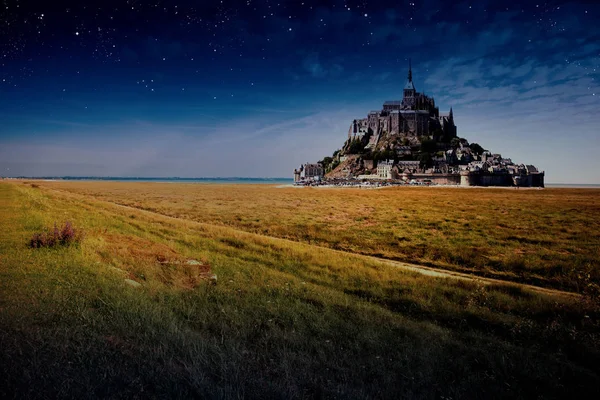 Pohled Opatství Mont Saint Michel Noci — Stock fotografie