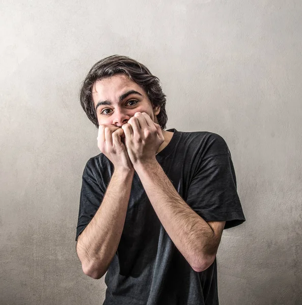 Menino Com Uma Expressão Espanto Desorientação — Fotografia de Stock