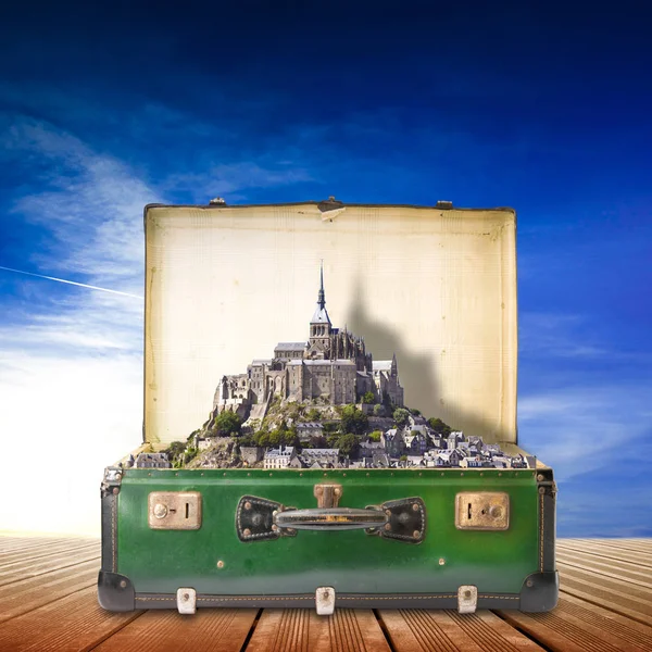 Abbaye du Mont Saint Michel en valise — Photo