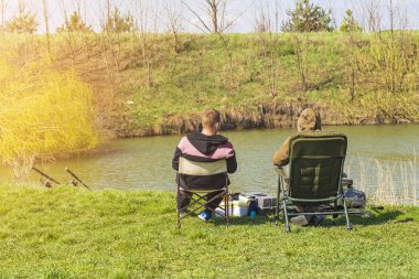 İki balıkçı balıkçılık ile .