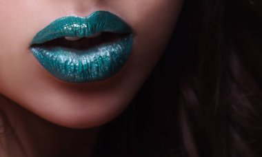 Kızın yüzü Yeşil dudaklı