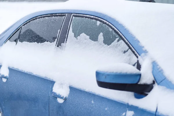 雪中的汽车 — 图库照片