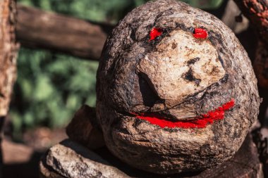 Topuz bir taş. Taş naural arka plan. Karakter peri masalı.