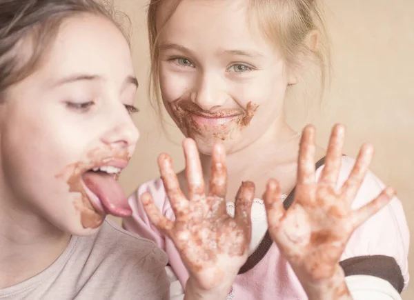 Las Niñas Los Niños Comen Chocolate Boca Las Manos Las Imagen De Stock