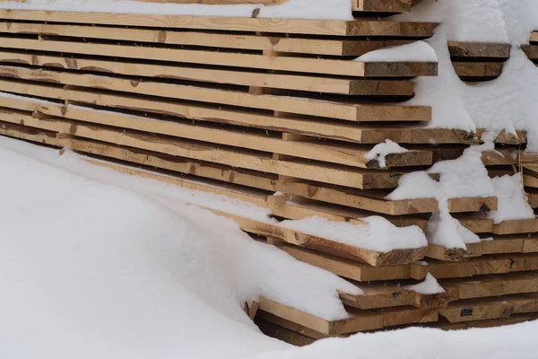 Στοίβα Από Κοπή Ξύλου Κάτω Από Χιόνι Woodpile Στοιβάζονται Καυσόξυλων — Φωτογραφία Αρχείου