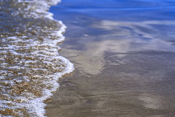 Софт Волны Пеной Океана Песчаном Пляже Фоне Моря — стоковое фото