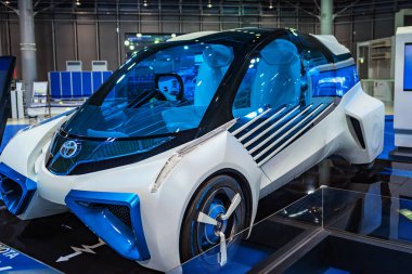 Ağustos, Japonya, Tokyo .2018, Otomobil Fuarı. Geleceğin otomobili, Tayota şirketi. Geleceğin otomobil sergisi. Geleceğin arabası mavi..