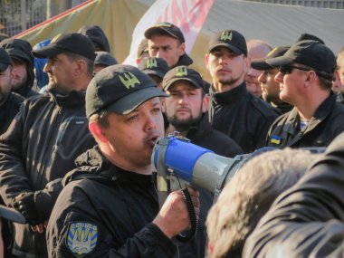 10.18.2017. Kiev, Maidan.Protesters bir gösteri, Kiev Parlamento Dışında Çadır Kampında Polis Çatışması.