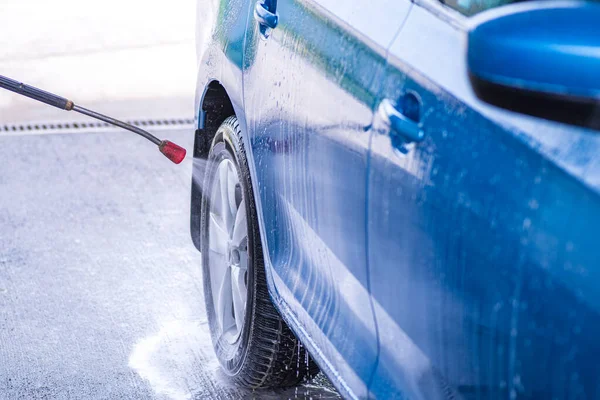 Cleaning Car Using High Pressure Water Manual Car Wash Pressurized — Stock Photo, Image