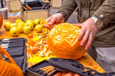 Cadılar Bayramı oyulmuş balkabağı figürleri. Cadılar Bayramı balkabağı..