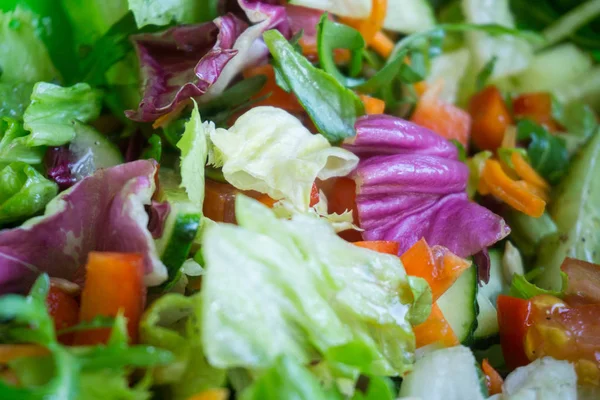 Verse Gemengde Salade Met Verschillende Groenten Voor Gezond Vegetarisch Eten — Stockfoto